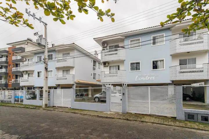 Self Check-In Wi-Fi , 2 Garagens, Home-Officce, Ar Quente E Frio Florianópolis Buitenkant foto